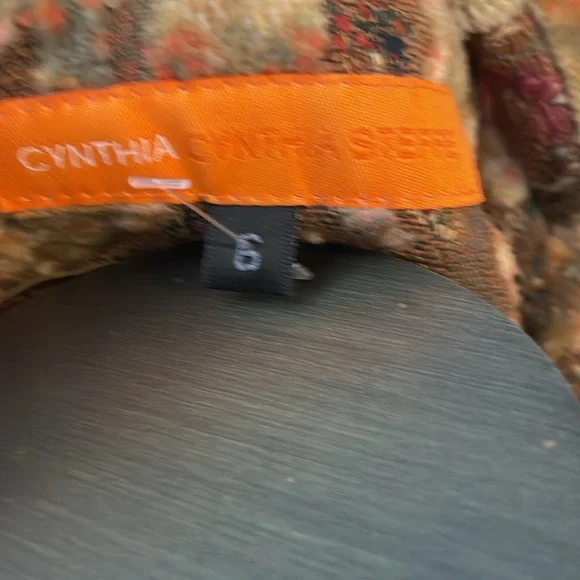 Amazing Cynthia Steffen brocade Floral Patterned faux Fur-Trimmed Jacket. - Picture 12 of 12